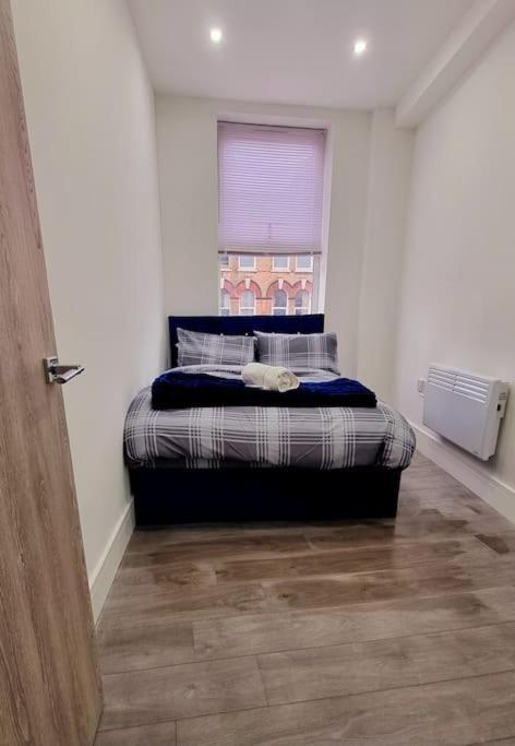 2 Bed Cosy Flat Close To Bus & Tube Station 伦敦 外观 照片