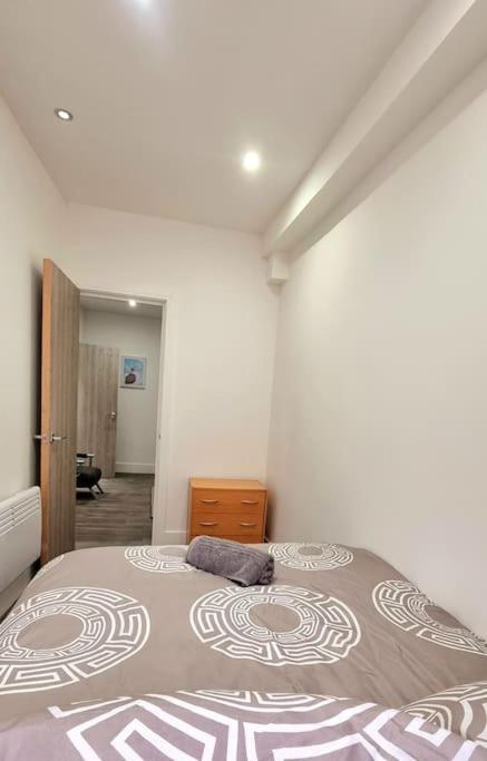 2 Bed Cosy Flat Close To Bus & Tube Station 伦敦 外观 照片